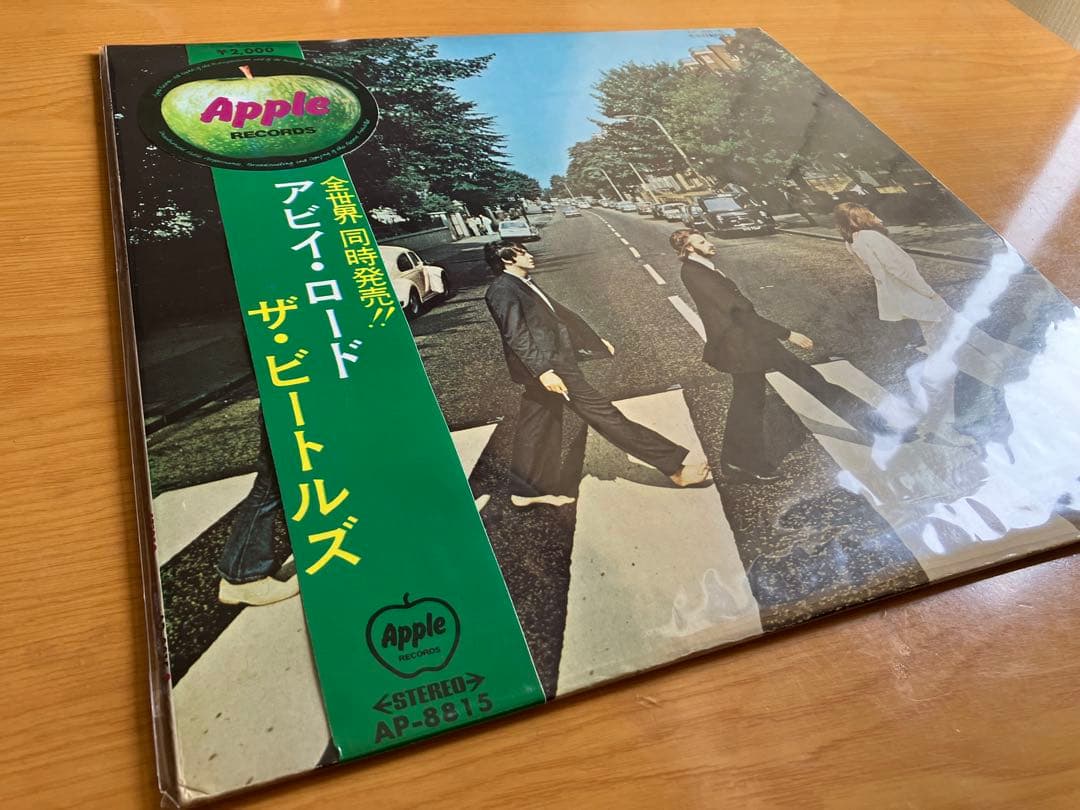 大名盤近年赤盤は稀少　ニアミント赤盤　全体に綺麗　アビーロード ビートルズ