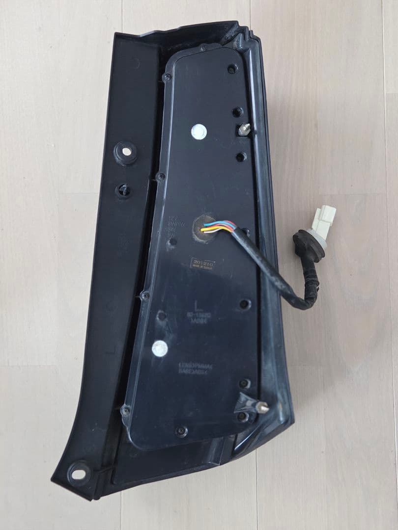 ワゴンRスティングレーMH23S　ヴァレンティ LED テールライト