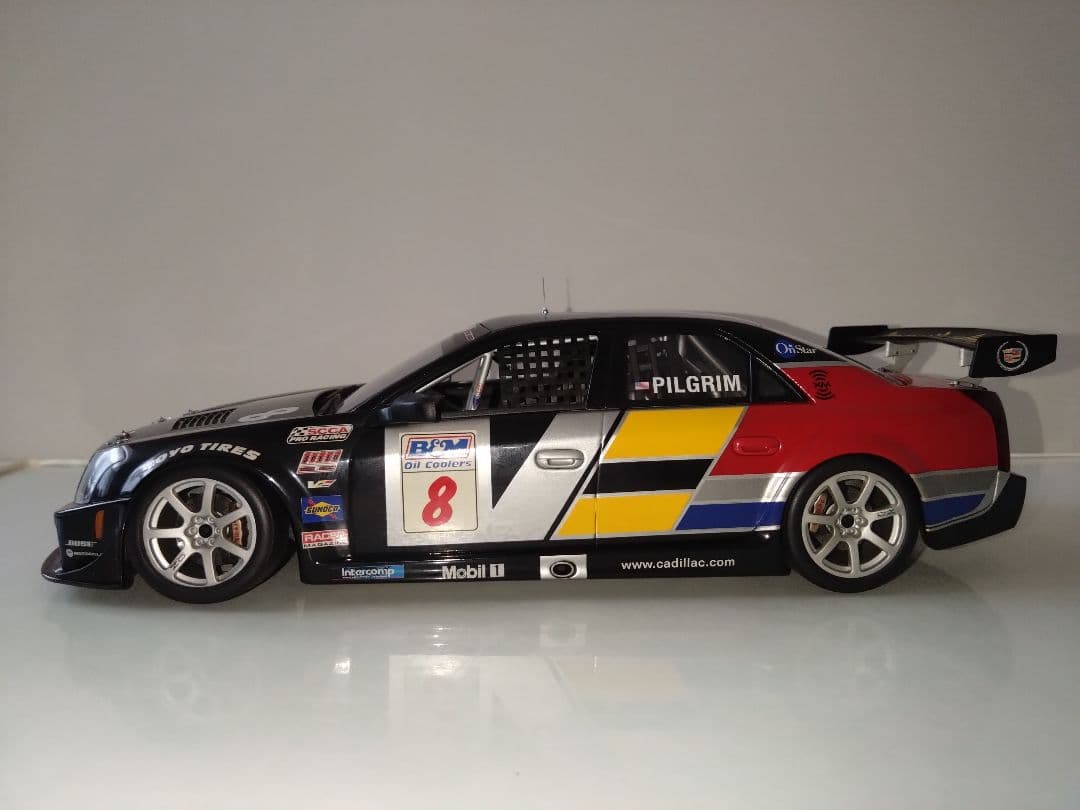 Cadillac レーシングカー 1/18