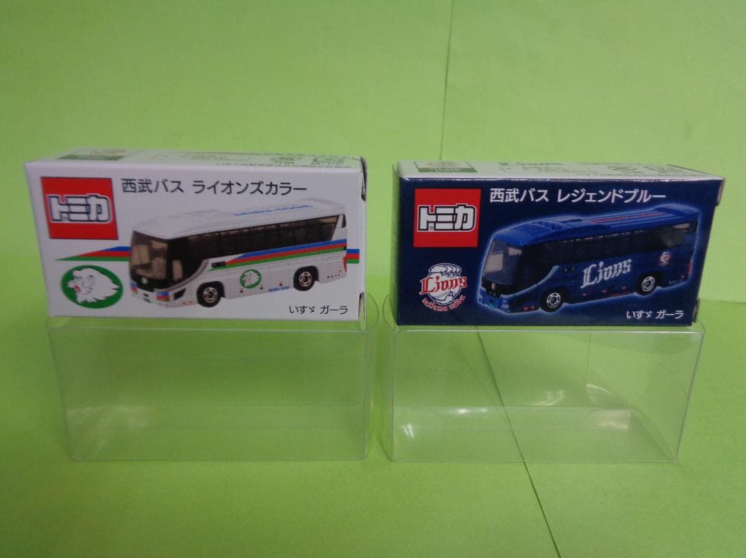 トミカ　西武バス　ライオンズカラー　レジェンドブルー　２台　いすゞガーラ