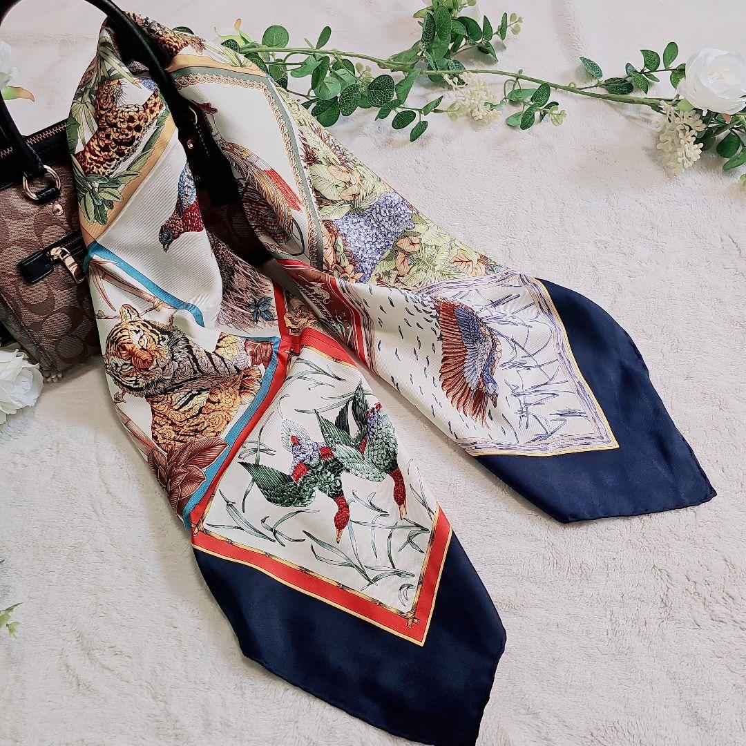 極美品✨Salvatore Ferragamo 大判シルクスカーフ　アニマル柄