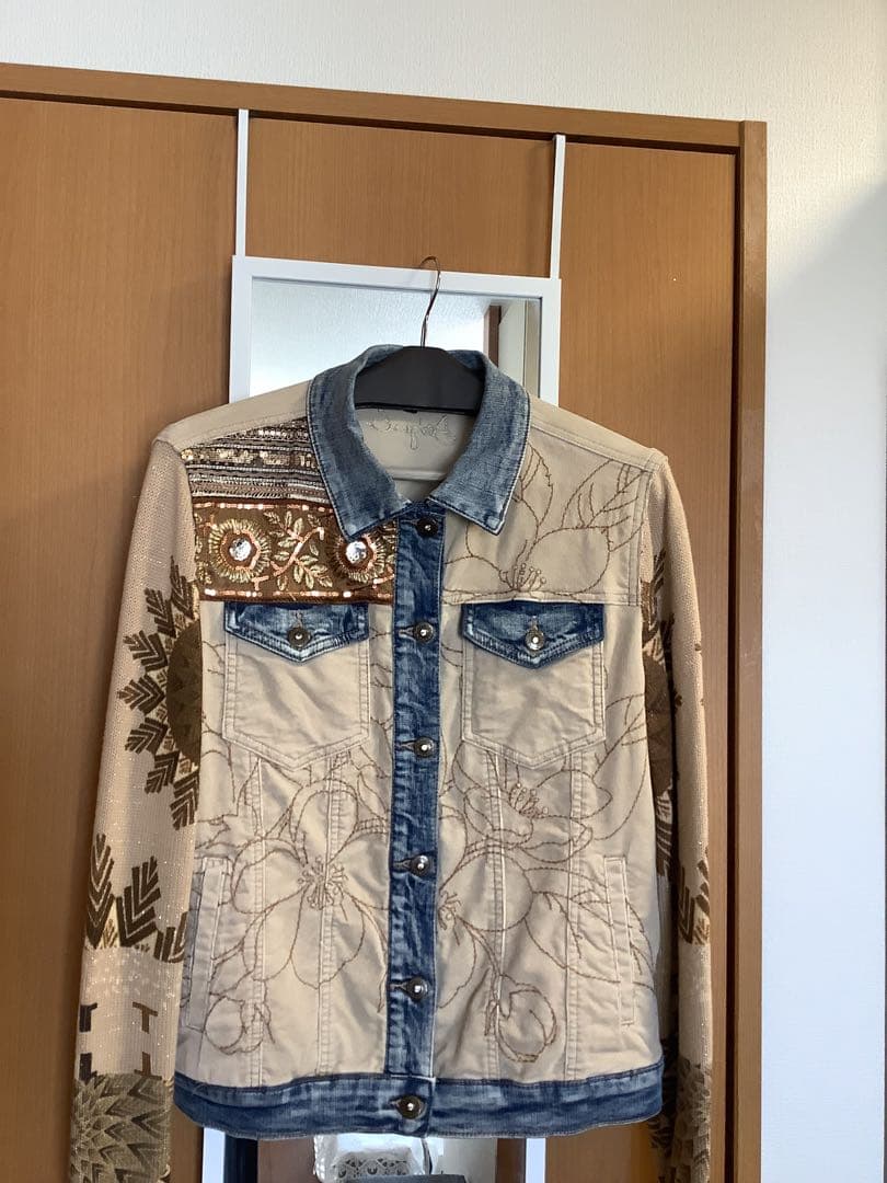 美品未使用Desigualジャケット細畝ベージュコーデュロイxデニム（ファー付）