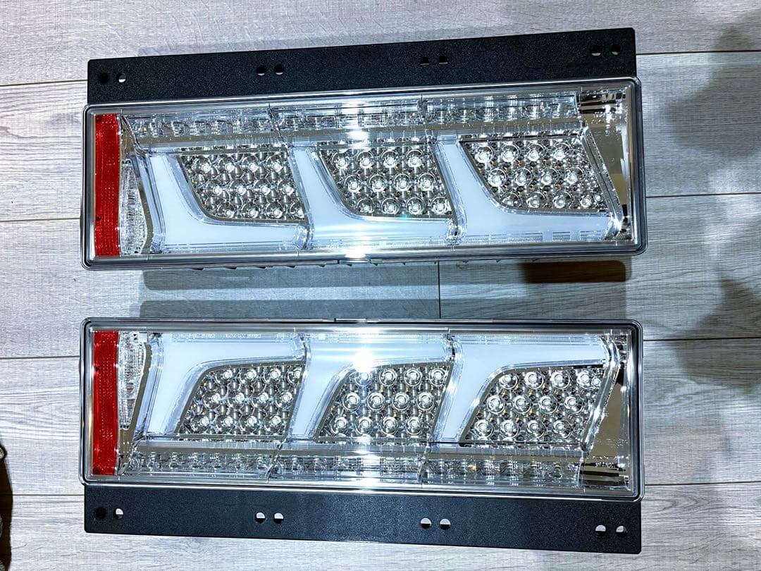 ポ*チ様 小糸製　LEDテールランプ　格安　美品