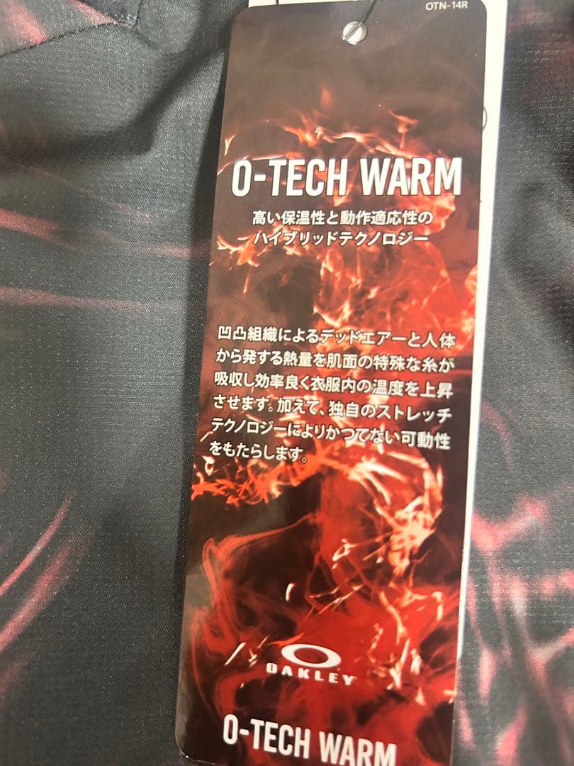 Oakley ウィンドブレーカー 黒とピンクの模様