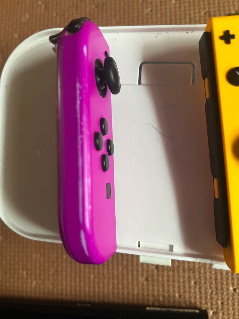 Nintendo Switch 本体 紫と黄色のJoy-Con