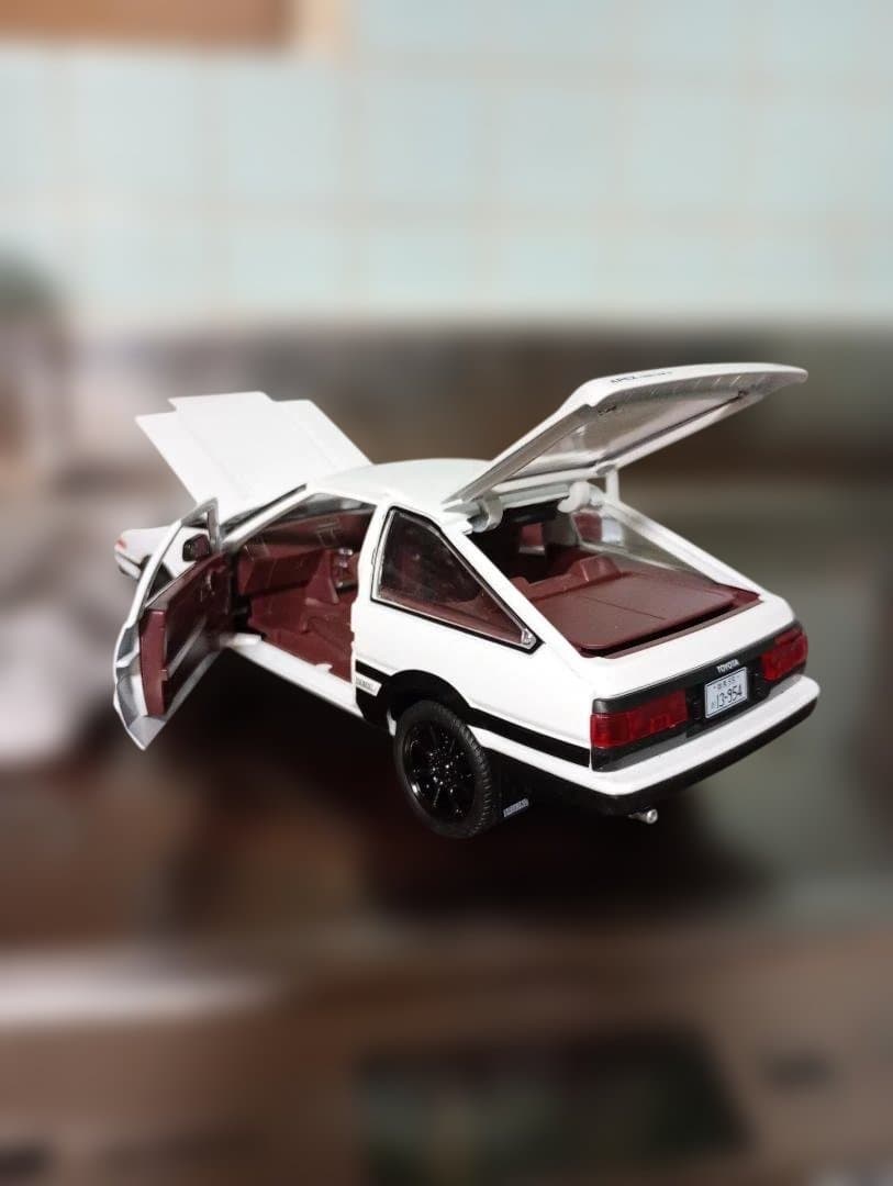 1/20スケール 頭文字D トヨタAE86＆キーストラップ付きキーホルダー２個