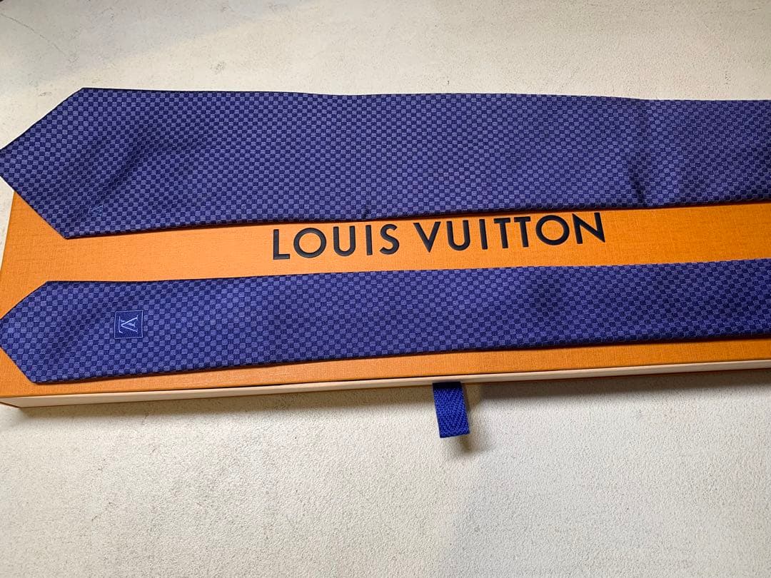 【極美品】LOUIS VUITTON 紫 シルク100%ネクタイ　現行モデル